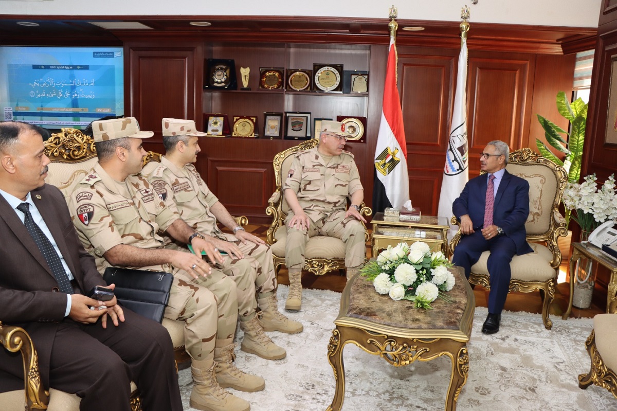 تكريم أُسر شُهداء القوات المسلحة ومُصابي العمليات الحربية